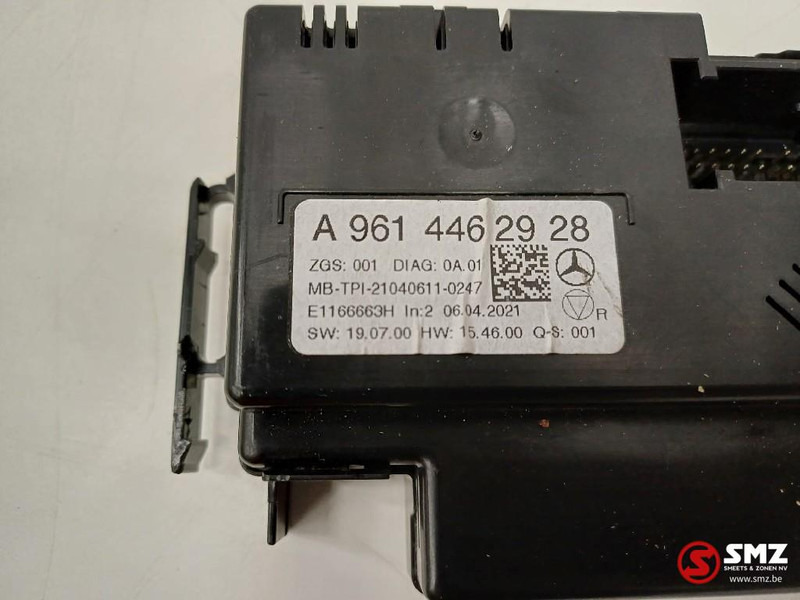 Mercedes-Benz Occ ECU besturingseenheid Mercedes - Unidad de control para Camión: foto 3 Mercedes-Benz Occ ECU besturingseenheid Mercedes - Unidad de control para Camión: foto 3