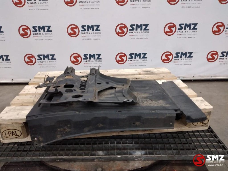 Mercedes-Benz Occ Spatbord met steun links Actros MP4 - Carrocería y exterior para Camión: foto 1 Mercedes-Benz Occ Spatbord met steun links Actros MP4 - Carrocería y exterior para Camión: foto 1