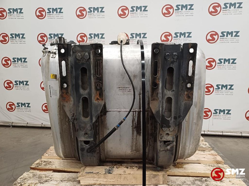 Mercedes-Benz Occ brandstoftank 300L + AdBluetank 25L Mercedes - Depósito de combustible para Camión: foto 2 Mercedes-Benz Occ brandstoftank 300L + AdBluetank 25L Mercedes - Depósito de combustible para Camión: foto 2
