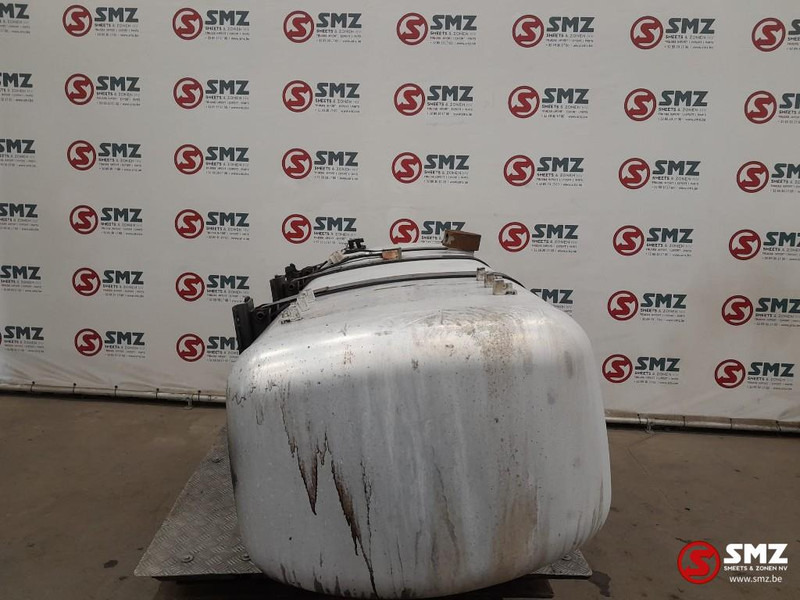 Mercedes-Benz Occ brandstoftank 660L + AdBluetank 75L met steune - Depósito de combustible para Camión: foto 3 Mercedes-Benz Occ brandstoftank 660L + AdBluetank 75L met steune - Depósito de combustible para Camión: foto 3