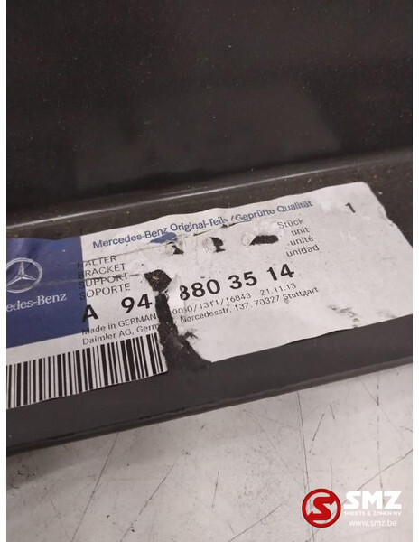 Mercedes-Benz Occ voorbumperbevestiging rechts Mercedes Actros M - Parachoques para Camión: foto 4 Mercedes-Benz Occ voorbumperbevestiging rechts Mercedes Actros M - Parachoques para Camión: foto 4