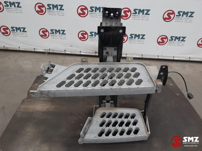 Volvo Occ opstap rechts Volvo - Cabina e interior para Camión: foto 1 Volvo Occ opstap rechts Volvo - Cabina e interior para Camión: foto 1