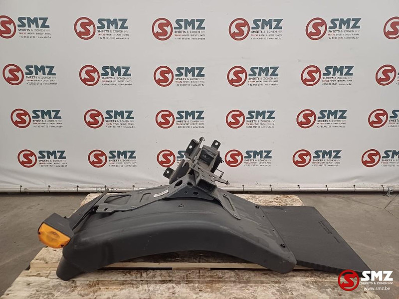 Volvo Occ spatbord cabine achter L/R + spatbordsteun Vol - Carrocería y exterior para Camión: foto 1 Volvo Occ spatbord cabine achter L/R + spatbordsteun Vol - Carrocería y exterior para Camión: foto 1