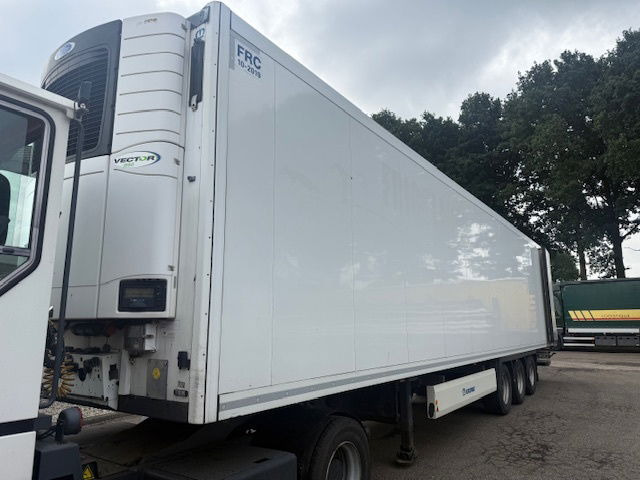Krone Laadklep 270 hoog 2 Liftassen - Frigorífico semirremolque: foto 1 Krone Laadklep 270 hoog 2 Liftassen - Frigorífico semirremolque: foto 1