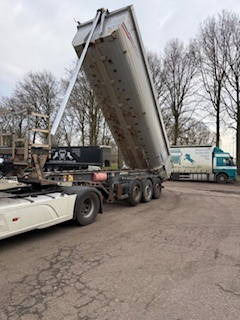 Schmitz Cargobull Stalen kipper 24 cub - Volquete semirremolque: foto 1 Schmitz Cargobull Stalen kipper 24 cub - Volquete semirremolque: foto 1
