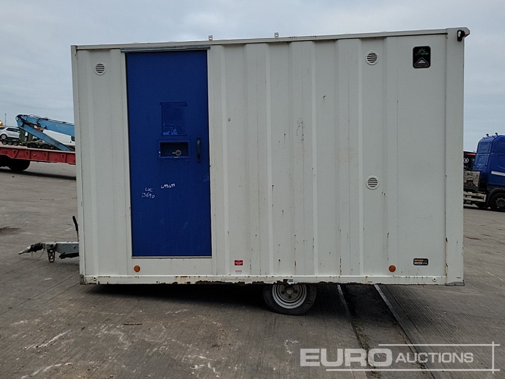 12' x 7' Single Axle Welfare Unit, W/C, Generator, Single Cylinder Engine (Parts Missing) - Contenedor marítimo: foto 2 12' x 7' Single Axle Welfare Unit, W/C, Generator, Single Cylinder Engine (Parts Missing) - Contenedor marítimo: foto 2