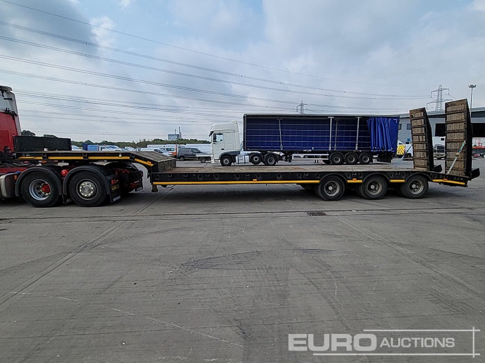 2001 Dennison Trailers Tri Axle Step Frame Low Loader, Hydraulic Ramps, Out Riggers - Góndola rebajadas semirremolque: foto 2 2001 Dennison Trailers Tri Axle Step Frame Low Loader, Hydraulic Ramps, Out Riggers - Góndola rebajadas semirremolque: foto 2