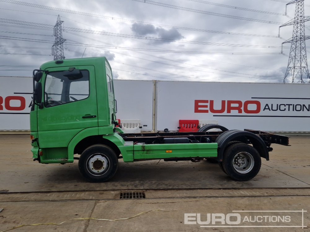 2002 Mercedes 4x2 Chassis Cab, Manual Gearbox - Chasis camión: foto 2 2002 Mercedes 4x2 Chassis Cab, Manual Gearbox - Chasis camión: foto 2