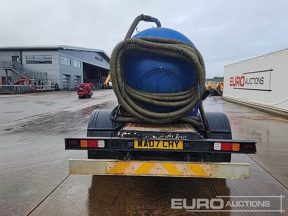 2007 Isuzu NQR - Cisterna camión: foto 4 2007 Isuzu NQR - Cisterna camión: foto 4