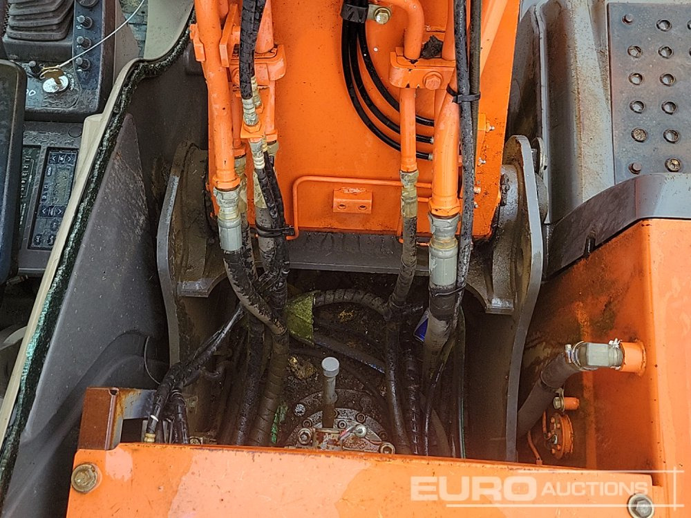 Excavadora de cadenas 2010 Hitachi ZX130 LCN-3: foto 44