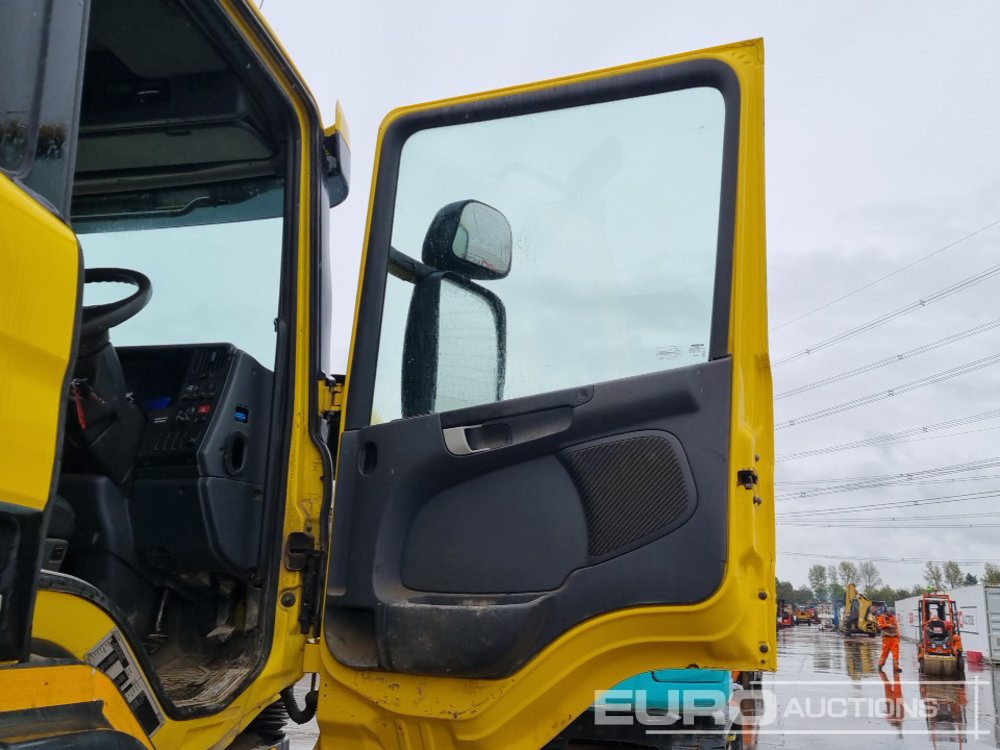 Volquete camión 2013 Scania P360: foto 32