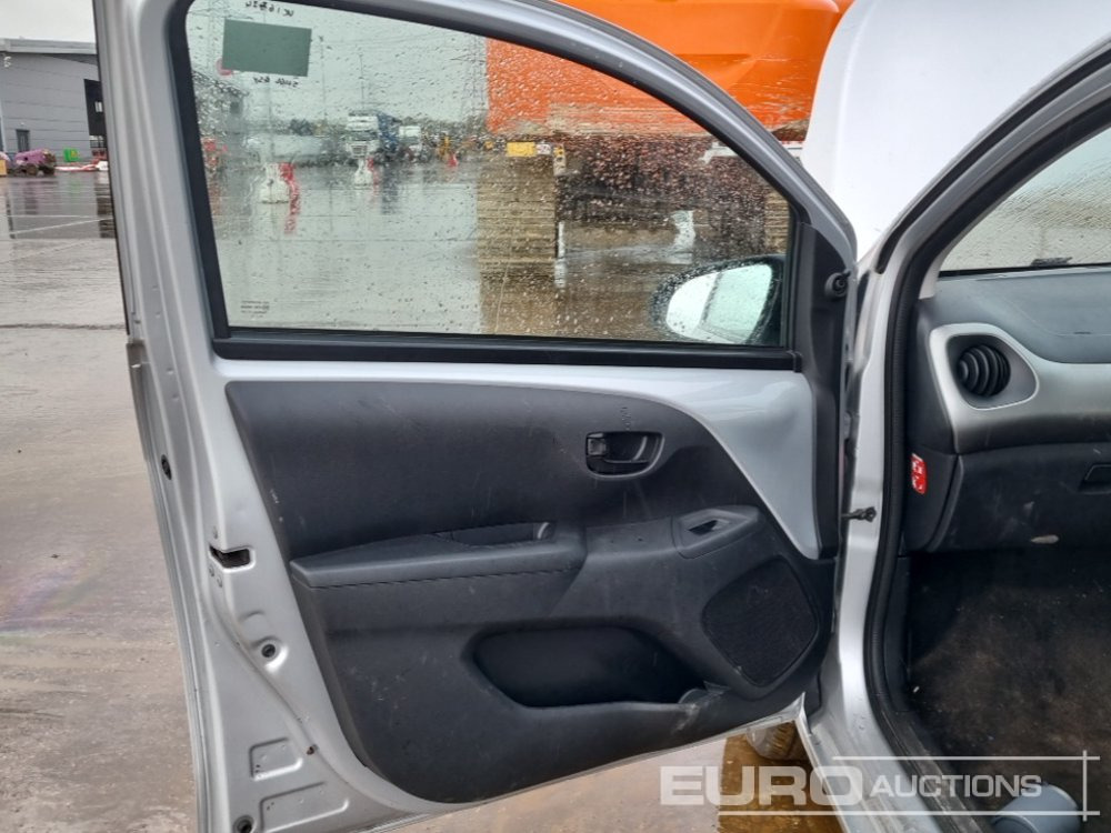 Coche 2014 Peugeot 108: foto 24