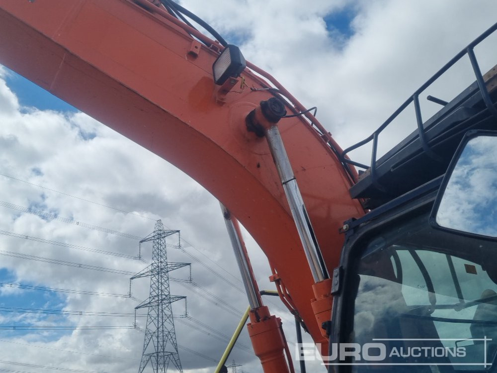 Excavadora de cadenas 2019 Hitachi ZX135US-6: foto 17
