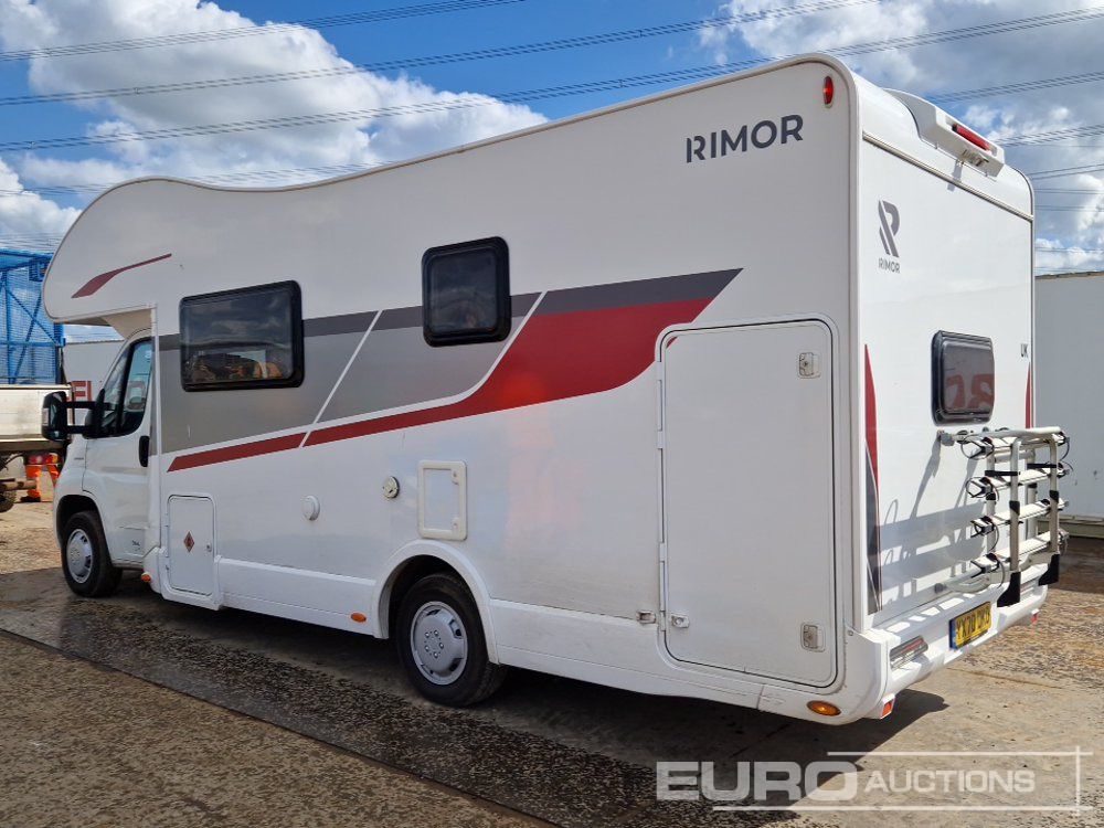 2021 Fiat Rimor 6 Speed 4 Berth Camper Van, Cruise Control, Bluetooth, A/C, Reverse Camera, Fridge Freezer, Gas Hobs, Oven, Sink, End Bedroom, Seperate Show - Cámper: foto 3 2021 Fiat Rimor 6 Speed 4 Berth Camper Van, Cruise Control, Bluetooth, A/C, Reverse Camera, Fridge Freezer, Gas Hobs, Oven, Sink, End Bedroom, Seperate Show - Cámper: foto 3
