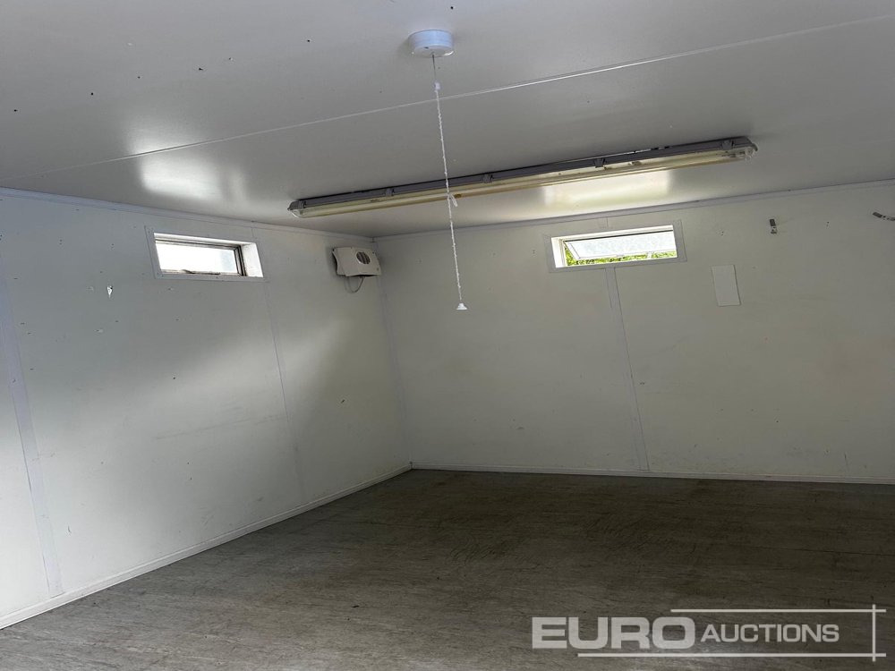 21 x 8 Canteen – Office with partition (Selling Offsite - Location Studham) - Contenedor marítimo: foto 5 21 x 8 Canteen – Office with partition (Selling Offsite - Location Studham) - Contenedor marítimo: foto 5