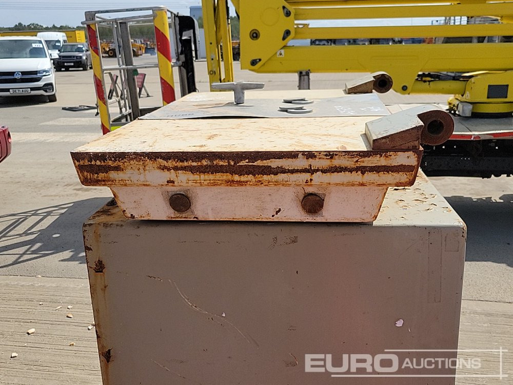 Equipo de construcción Aluminium Dropside Side Panels (2 of), Hiab Outrigger Feet (3 of), Chubb Key Safe: foto 21