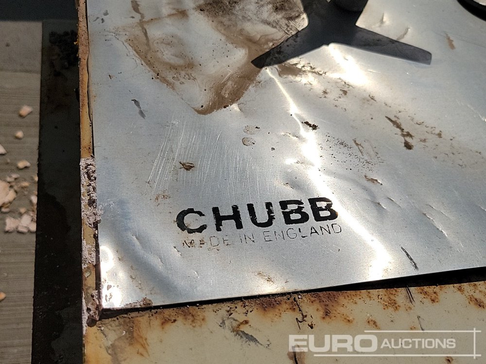 Equipo de construcción Aluminium Dropside Side Panels (2 of), Hiab Outrigger Feet (3 of), Chubb Key Safe: foto 23