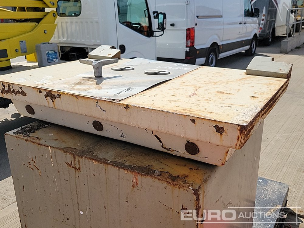 Equipo de construcción Aluminium Dropside Side Panels (2 of), Hiab Outrigger Feet (3 of), Chubb Key Safe: foto 22