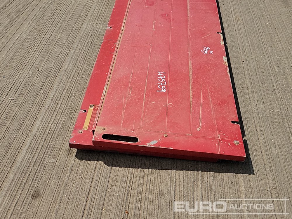 Equipo de construcción Aluminium Dropside Side Panels (2 of), Hiab Outrigger Feet (3 of), Chubb Key Safe: foto 15