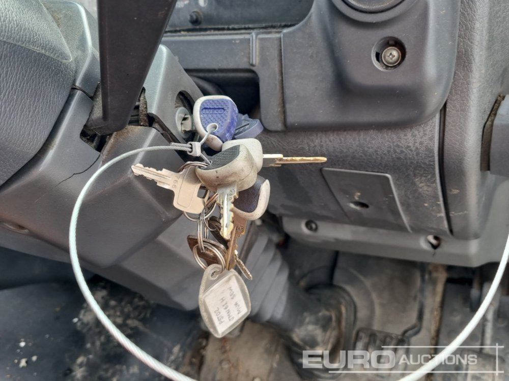 Cisterna camión Iveco 100E18: foto 41