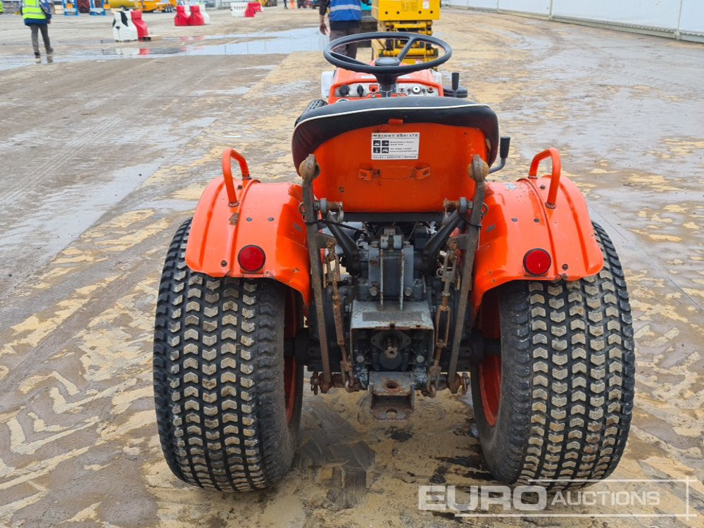 Kubota 4WD Compact Tractor - Tractor viñedo/ Frutero: foto 4 Kubota 4WD Compact Tractor - Tractor viñedo/ Frutero: foto 4