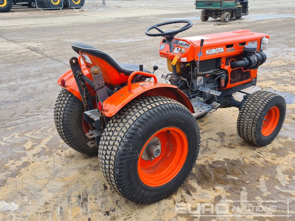 Kubota 4WD Compact Tractor - Tractor viñedo/ Frutero: foto 5 Kubota 4WD Compact Tractor - Tractor viñedo/ Frutero: foto 5