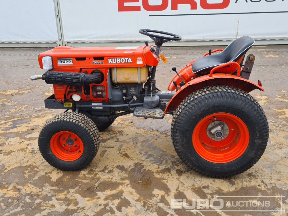 Kubota 4WD Compact Tractor - Tractor viñedo/ Frutero: foto 2 Kubota 4WD Compact Tractor - Tractor viñedo/ Frutero: foto 2