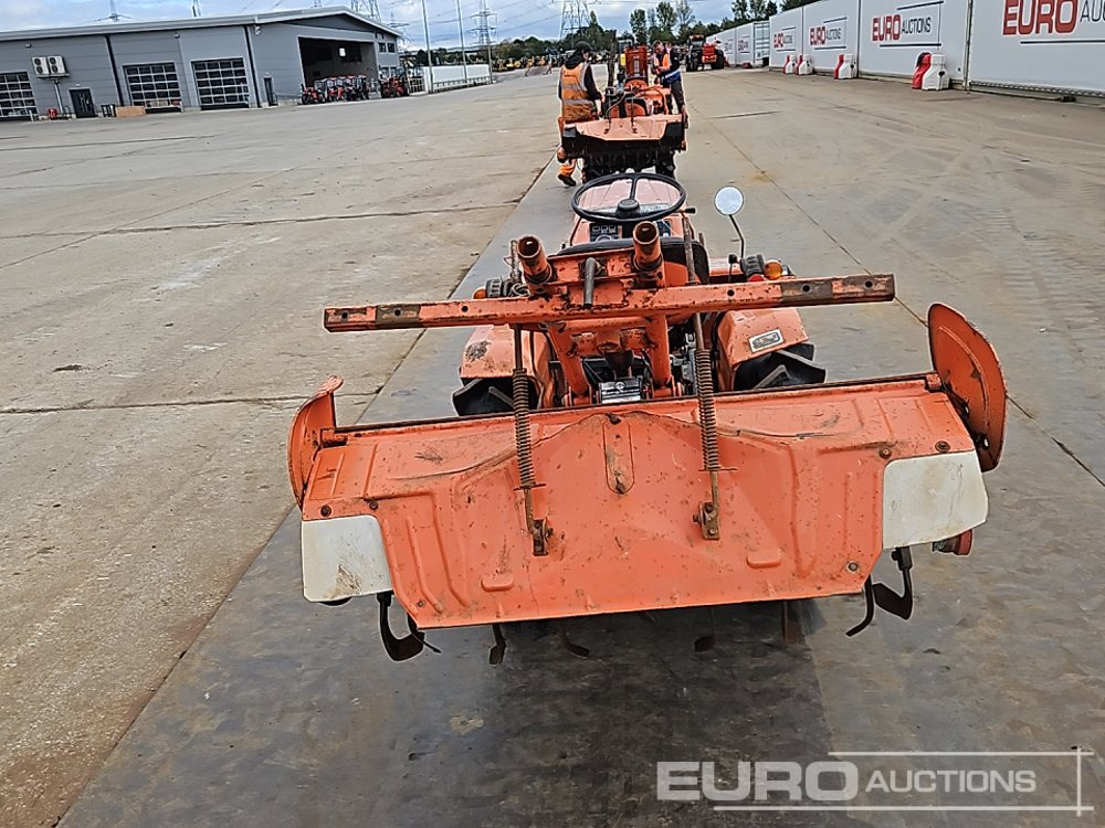 Kubota B1402-M - Tractor viñedo/ Frutero: foto 4 Kubota B1402-M - Tractor viñedo/ Frutero: foto 4