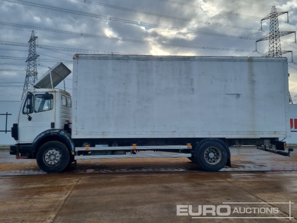 Mercedes 1820 - Camión caja cerrada: foto 3 Mercedes 1820 - Camión caja cerrada: foto 3