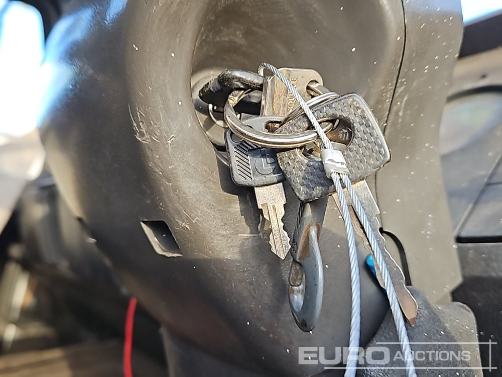 Mercedes 1820 - Camión caja cerrada: foto 1 Mercedes 1820 - Camión caja cerrada: foto 1