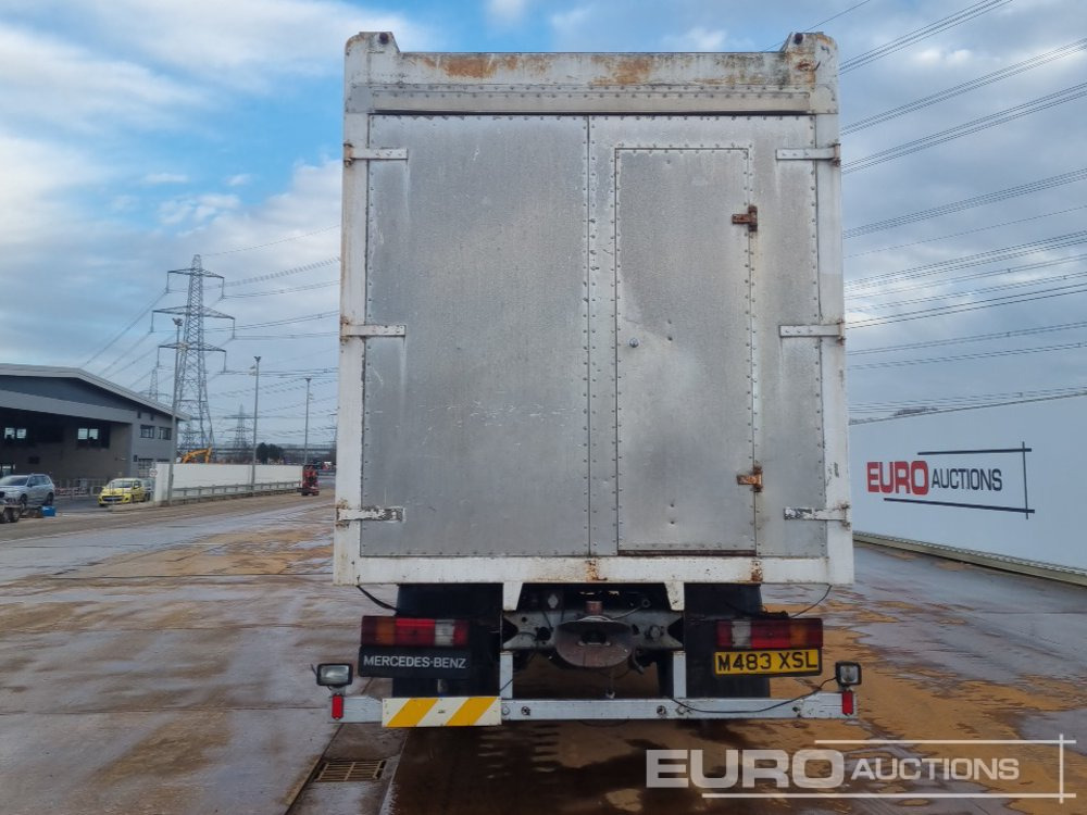 Mercedes 1820 - Camión caja cerrada: foto 5 Mercedes 1820 - Camión caja cerrada: foto 5