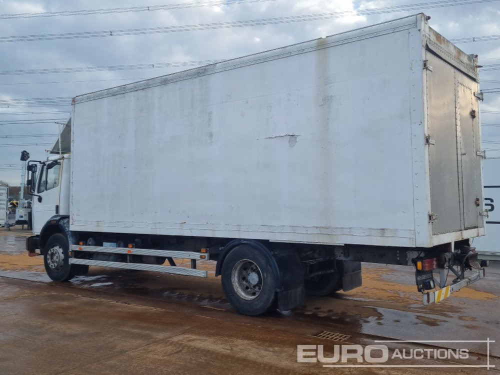 Mercedes 1820 - Camión caja cerrada: foto 4 Mercedes 1820 - Camión caja cerrada: foto 4