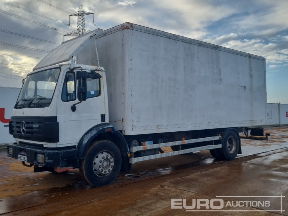 Mercedes 1820 - Camión caja cerrada: foto 2 Mercedes 1820 - Camión caja cerrada: foto 2