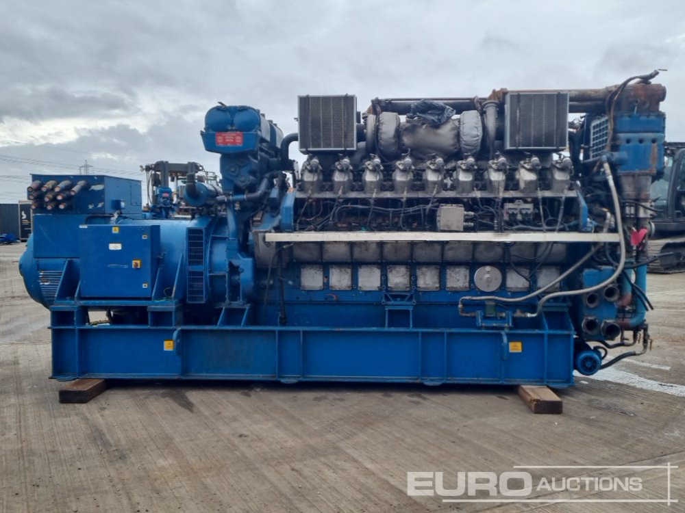Newage Stamford 1900kVA Generator, Cummins Engine - Generador industriale: foto 2 Newage Stamford 1900kVA Generator, Cummins Engine - Generador industriale: foto 2