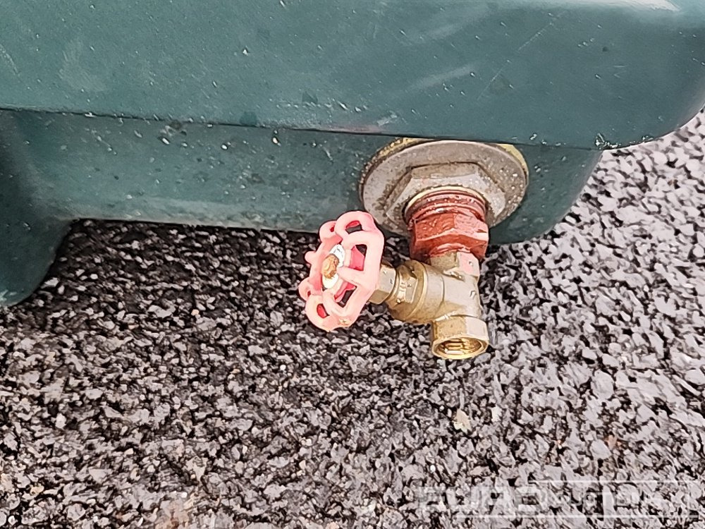 Plastic Oil Tank (2 of) - Tanque de almacenamiento: foto 5 Plastic Oil Tank (2 of) - Tanque de almacenamiento: foto 5