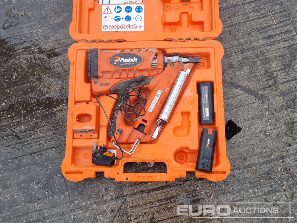 Equipo de construcción Radio Cable Detector (5 of), Bosch 110Volt Grinder, Bohrmaster 110Volt Mag Drill, Spitfire P370 Nail Gun, Paslode IM350+ Battery Nail Gun, Tiger APT-0600 6 Ton Adjustable Trolley: foto 44