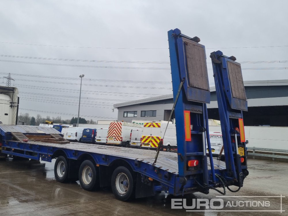 Tirsan Tri Axle Step Frame Low Loader Trailer, Neck Ramps, Out Riggers, Hydraulic Flip Toe Ramps - Góndola rebajadas semirremolque: foto 3 Tirsan Tri Axle Step Frame Low Loader Trailer, Neck Ramps, Out Riggers, Hydraulic Flip Toe Ramps - Góndola rebajadas semirremolque: foto 3