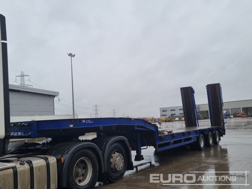 Tirsan Tri Axle Step Frame Low Loader Trailer, Neck Ramps, Out Riggers, Hydraulic Flip Toe Ramps - Góndola rebajadas semirremolque: foto 1 Tirsan Tri Axle Step Frame Low Loader Trailer, Neck Ramps, Out Riggers, Hydraulic Flip Toe Ramps - Góndola rebajadas semirremolque: foto 1