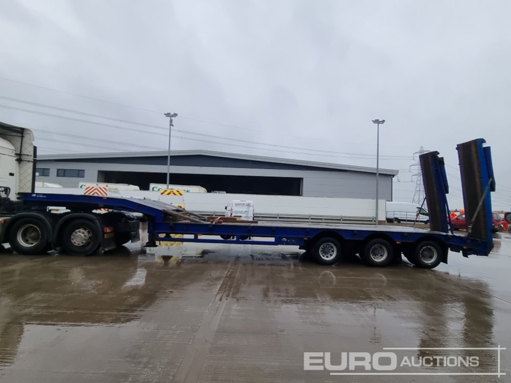Tirsan Tri Axle Step Frame Low Loader Trailer, Neck Ramps, Out Riggers, Hydraulic Flip Toe Ramps - Góndola rebajadas semirremolque: foto 2 Tirsan Tri Axle Step Frame Low Loader Trailer, Neck Ramps, Out Riggers, Hydraulic Flip Toe Ramps - Góndola rebajadas semirremolque: foto 2