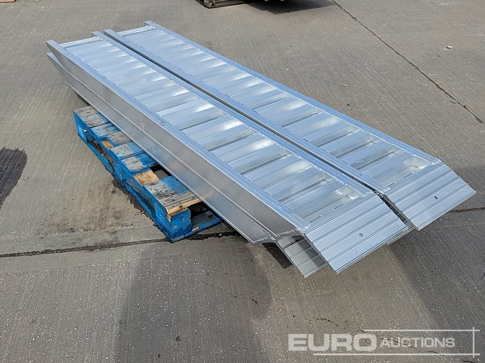 Unused Aluminium Low Loader Ramps (4 of) - Equipo de construcción: foto 3 Unused Aluminium Low Loader Ramps (4 of) - Equipo de construcción: foto 3