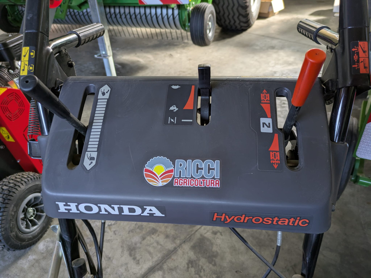 Turbina spazzaneve usata Honda HSS 760 - Maquinaria de jardinería: foto 4 Turbina spazzaneve usata Honda HSS 760 - Maquinaria de jardinería: foto 4