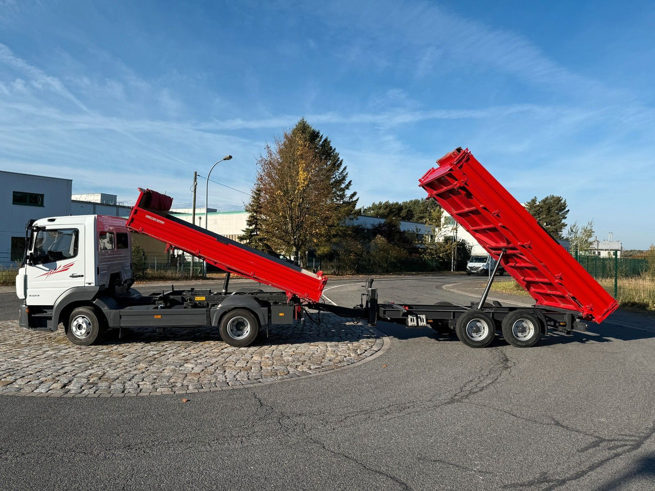 Mercedes-Benz Atego 1023 + Anhänger Dreiseitenkipper - Volquete camión: foto 2 Mercedes-Benz Atego 1023 + Anhänger Dreiseitenkipper - Volquete camión: foto 2