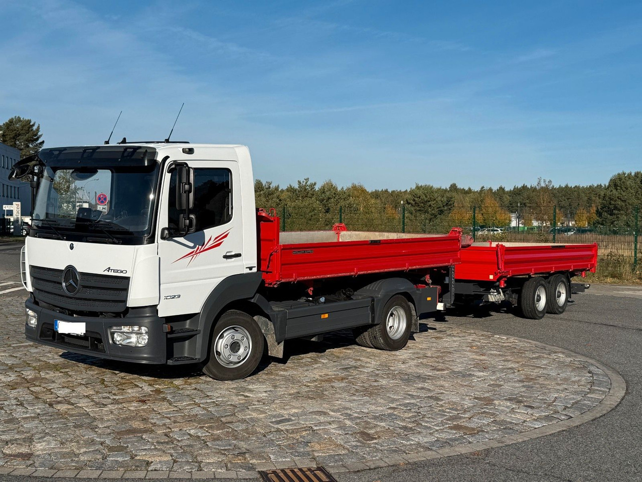 Mercedes-Benz Atego 1023 + Anhänger Dreiseitenkipper - Volquete camión: foto 3 Mercedes-Benz Atego 1023 + Anhänger Dreiseitenkipper - Volquete camión: foto 3