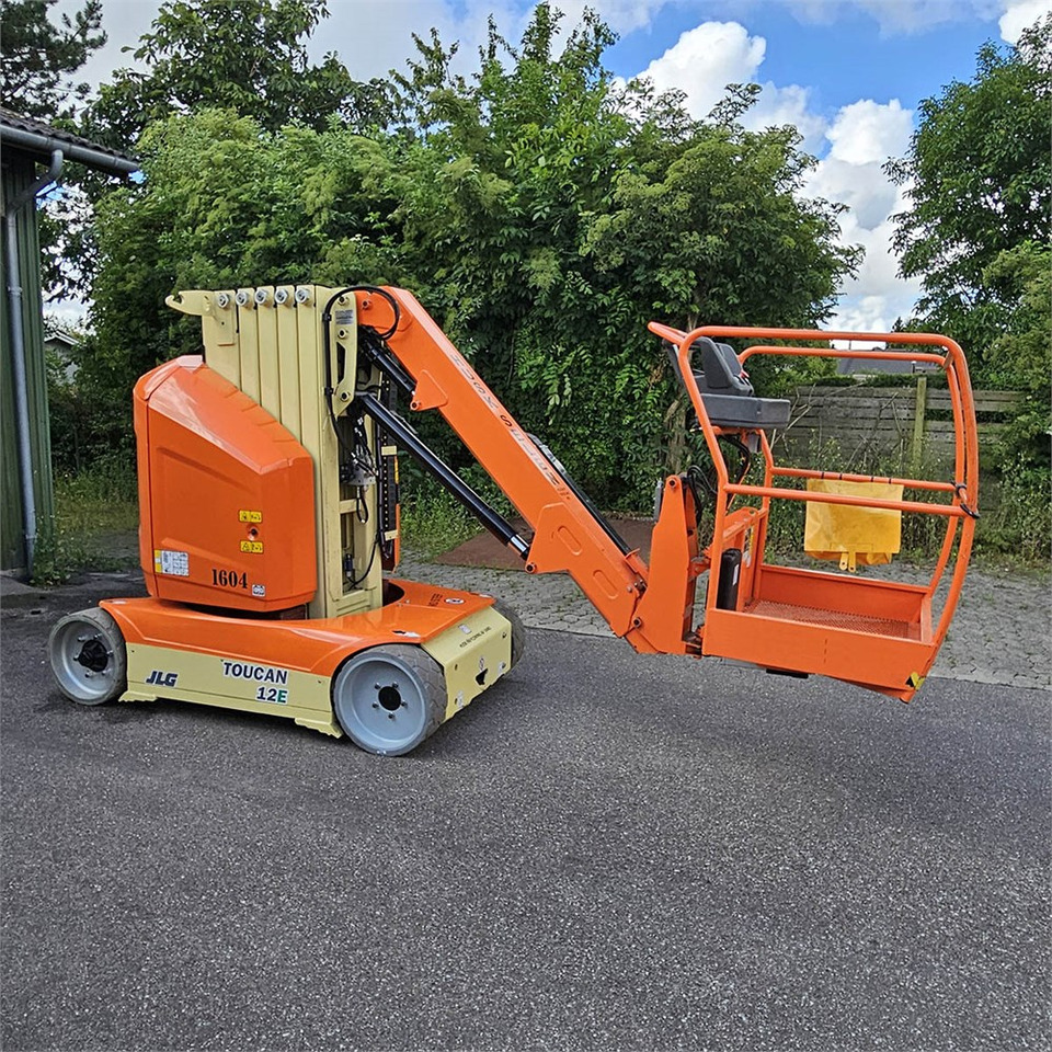 JLG Toucan 12 E - Plataforma de mástil vertical: foto 2 JLG Toucan 12 E - Plataforma de mástil vertical: foto 2
