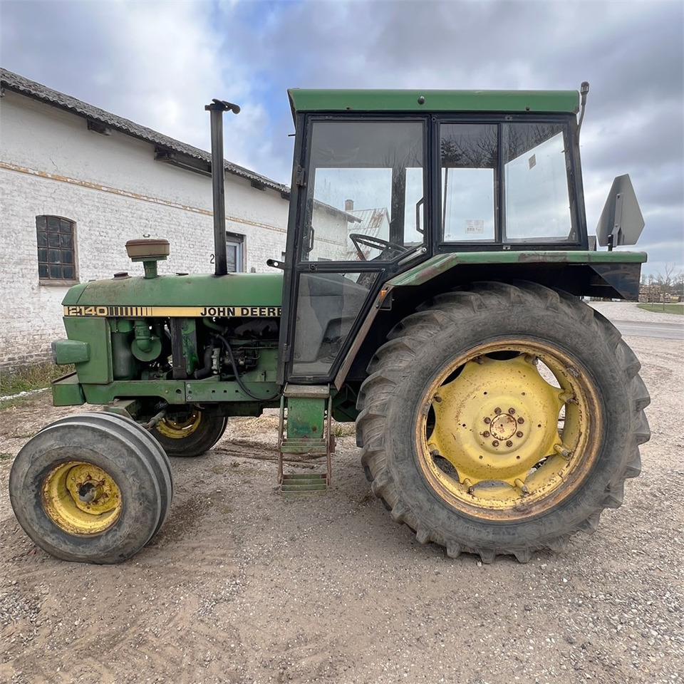 John Deere 2140 - Tractor: foto 2 John Deere 2140 - Tractor: foto 2