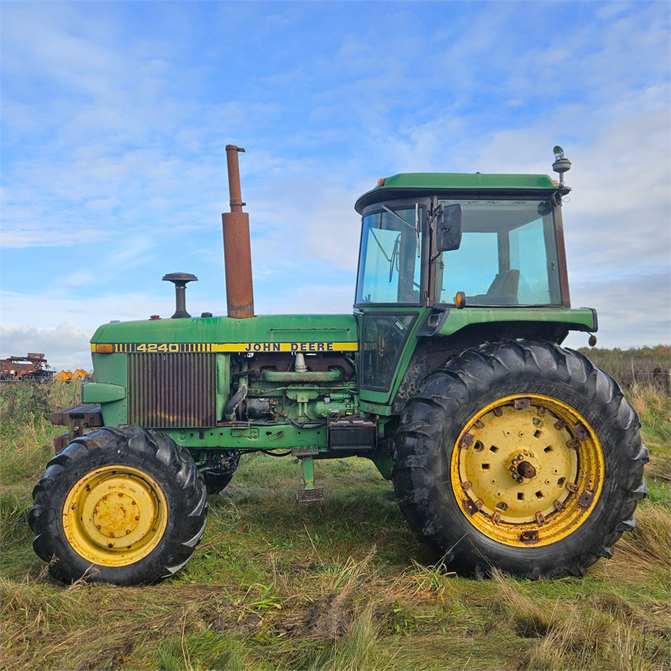 John Deere 4240 - Tractor: foto 2 John Deere 4240 - Tractor: foto 2