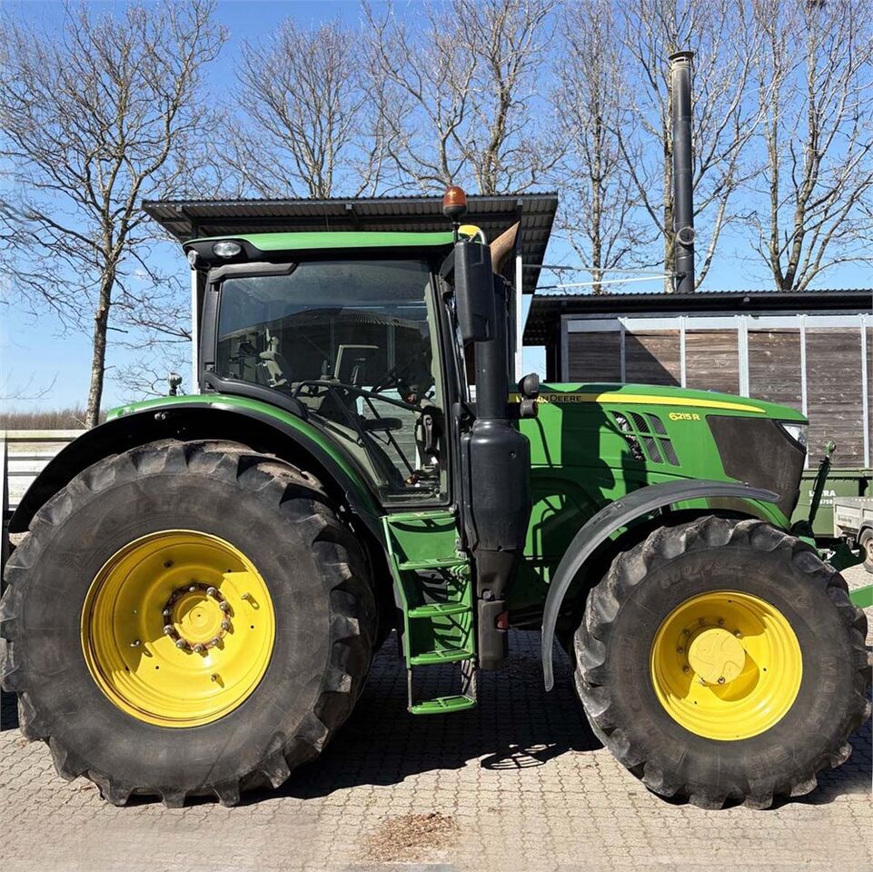 John Deere 6215R - Tractor: foto 2 John Deere 6215R - Tractor: foto 2