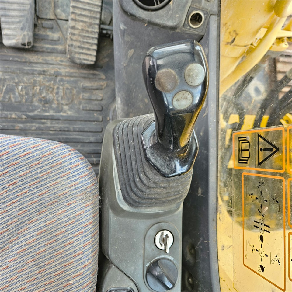 Excavadora de cadenas Komatsu PC210 LC-8: foto 13