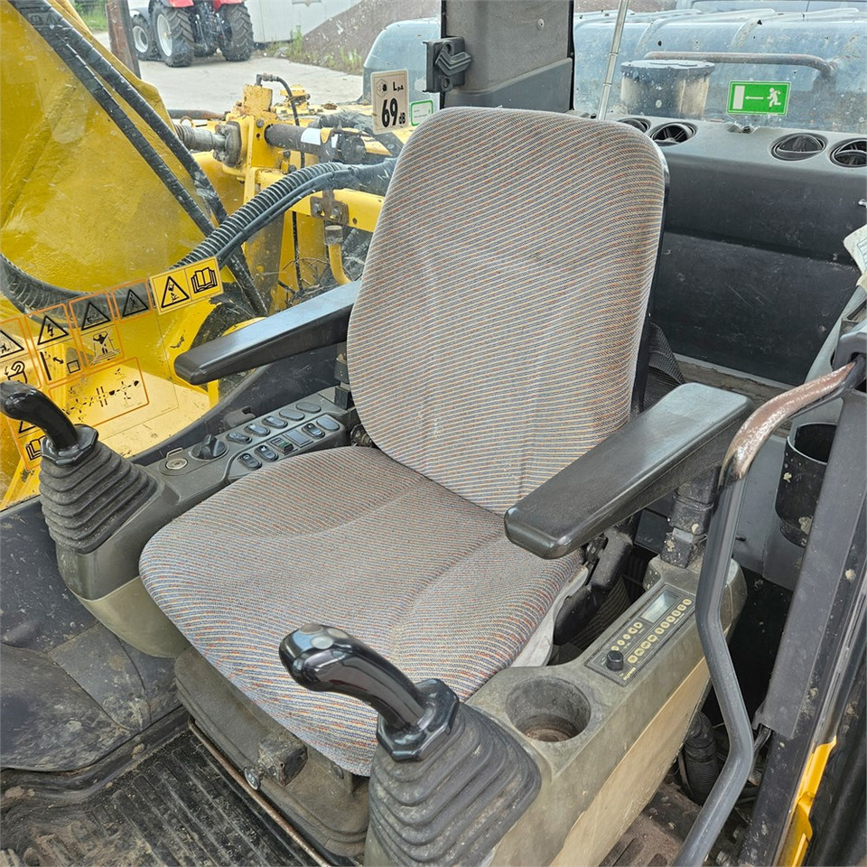 Excavadora de cadenas Komatsu PC210 LC-8: foto 11