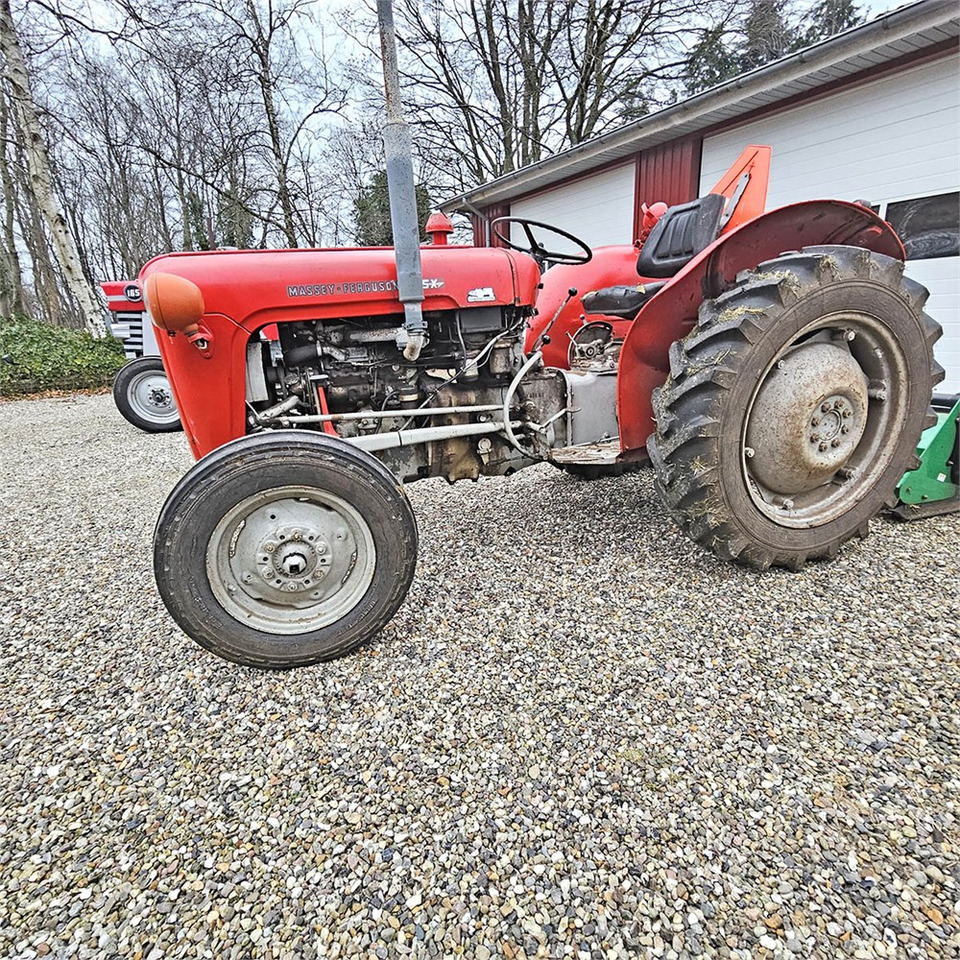 Massey Ferguson 35 X - Tractor: foto 1 Massey Ferguson 35 X - Tractor: foto 1